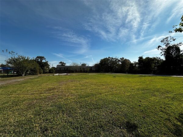 Land in 1500 N Alexander Dr Baytown, TX 77520 - Image 3