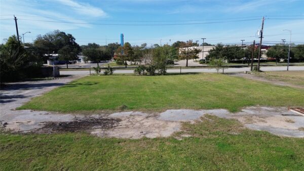 Land in 1500 N Alexander Dr Baytown, TX 77520 - Image 4