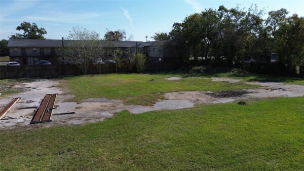 Land in 1500 N Alexander Dr Baytown, TX 77520 - Image 2